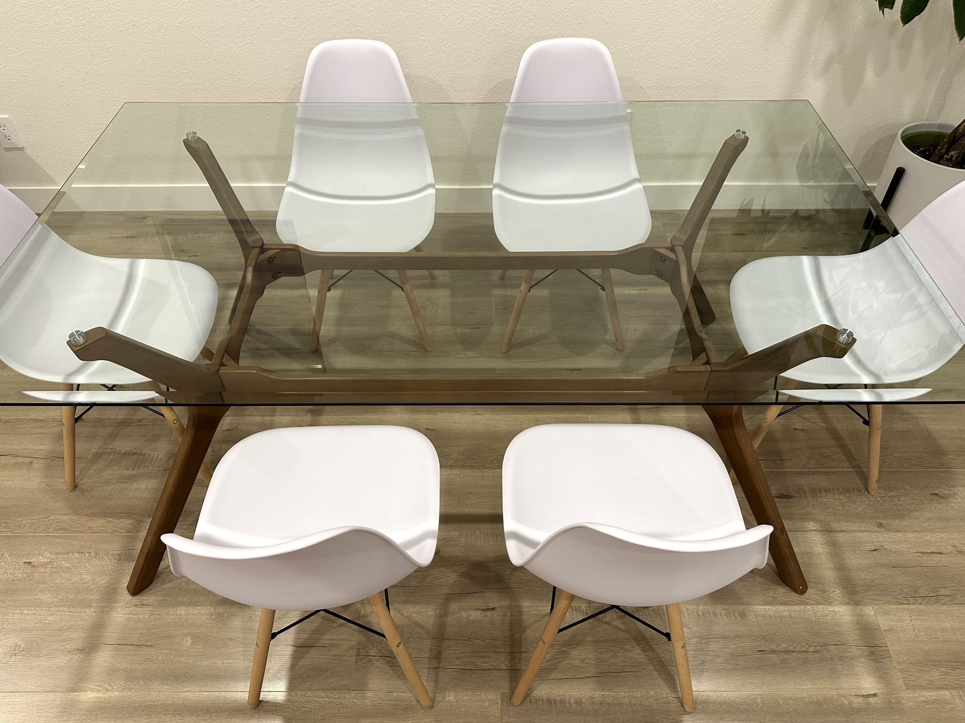 Beautiful Wood And Glass Dining Table With 6 Chairs Set