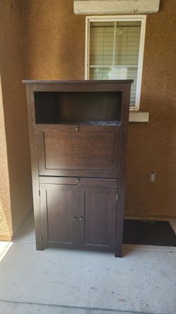 FREE* Desk / cabinet