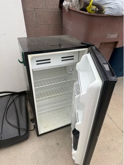 Arctic King Mini Refrigerator – Black – Works Great