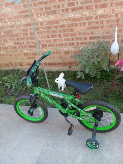 Green & Black Camouflage Patterned Dynacraft INVADER  kids Bicycle