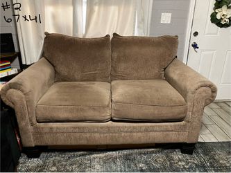 Free Couch (PENDING PICKUP)