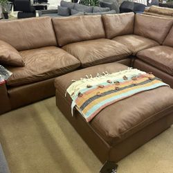 👍On Display 👉Emilia 4-Piece Sectional
Ashley Furniture