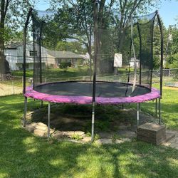 Trampoline. 12’ With Net