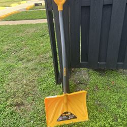 9 Snow Shovels 18” True Temper New $20 Each