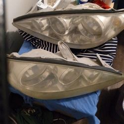 Two Front Head Lights For A  2005  Camry Le 