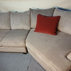 Forest Hill 2-Piece Right-hand Cuddler Sectional Sofa