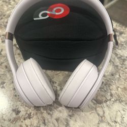 Beats Solo 4 – Cloud Pink – Excellent Condition – Case + Cords