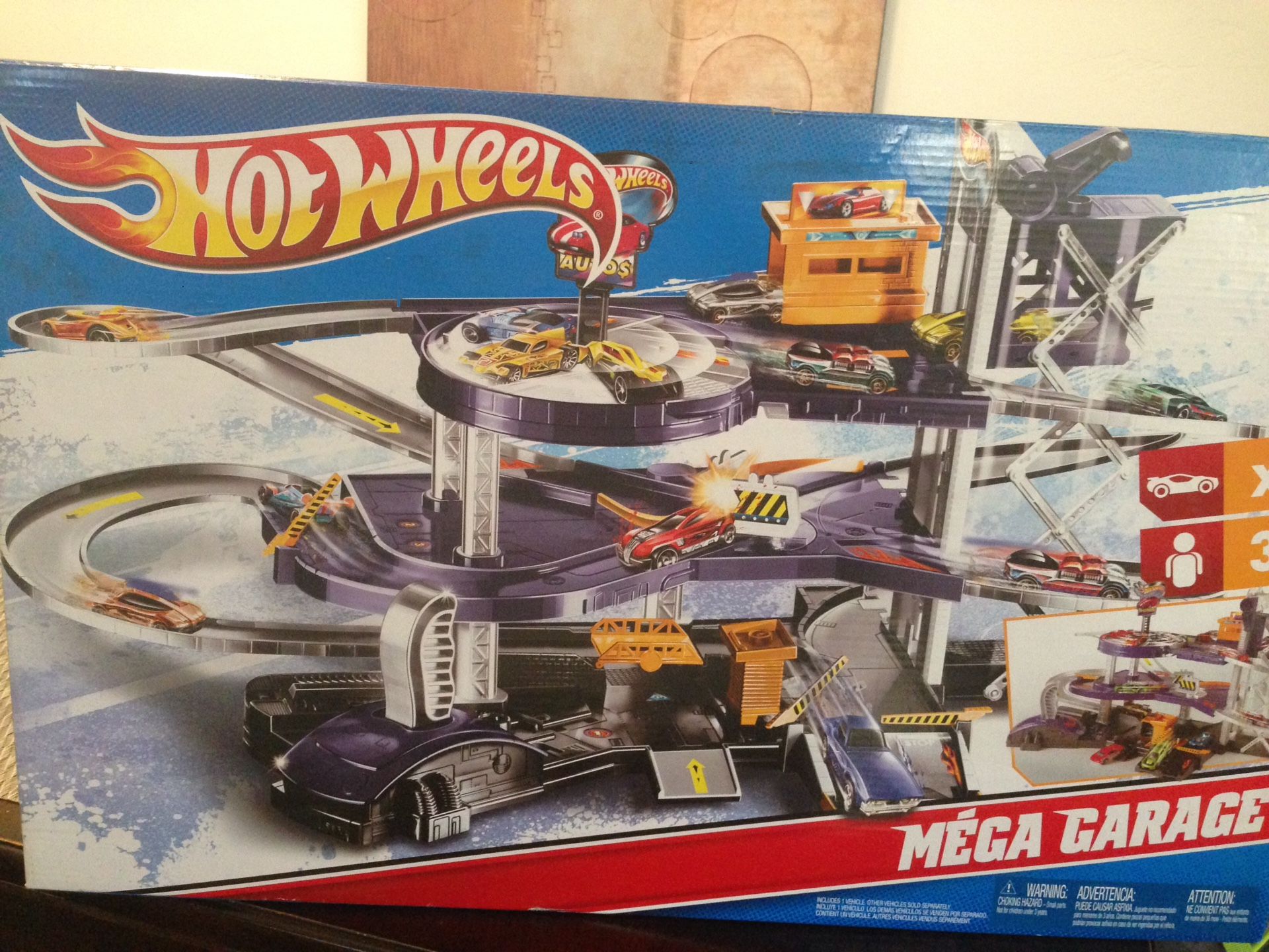 Brand New Hot Wheels Mega Garage