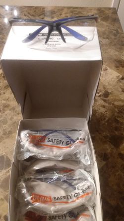 ULINE SAFETY GLASSES. NEW