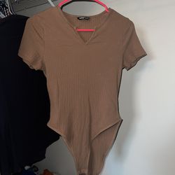Brown Ribbed Short Sleeve Bodysuit – Size L (SHEIN)