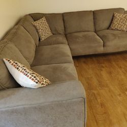 SECTIONAL SOFA (SAGE)