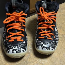 Nike Air Foamposite Shattered Blackboard Size 4 Boys 