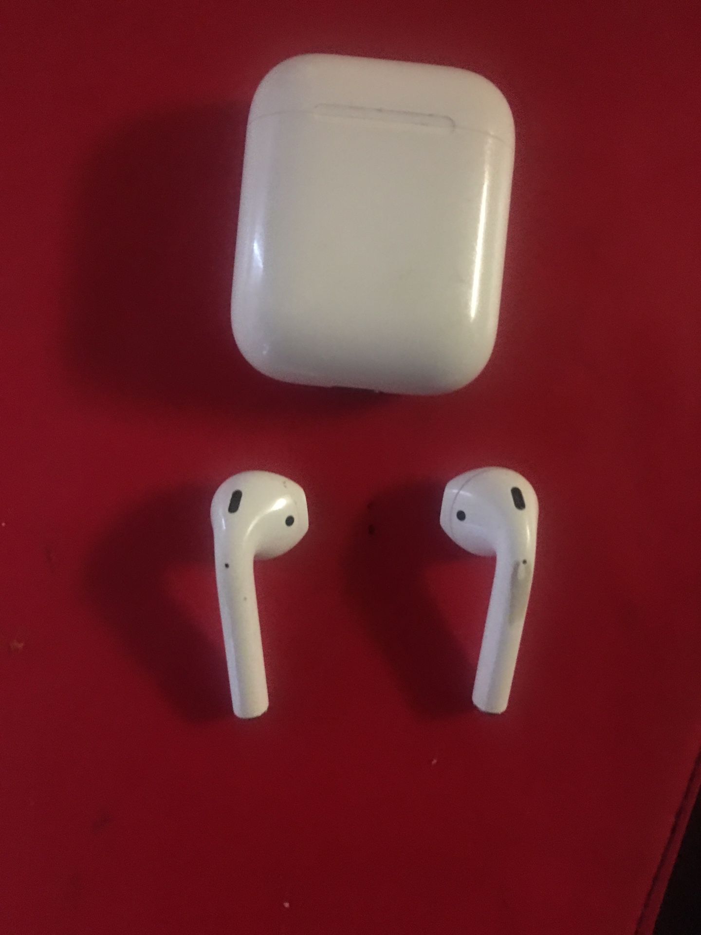 Apple AirPods Generation 2 with case