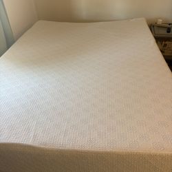 Queen Foam Mattress – Clean, Comfortable, Great Condition