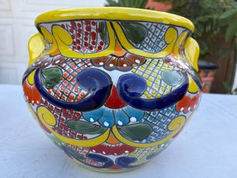 Hermosa maceta michoacana chica de Talavera ,Altura 10,pulgadas ,Ancho 10x10 pulgadas .
