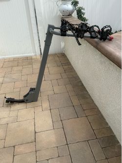 Yakima Bike Hitch (holds 3 bikes) with KEY and 1”in & 2”in Hitch Adapter