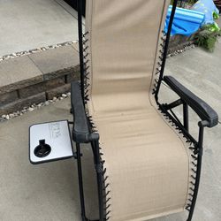 Oversized XL Zero Gravity Chair With Table/Cupholder In Good Shape! 