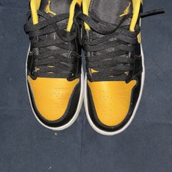 Jordan 1 Low Yellow Ochre
