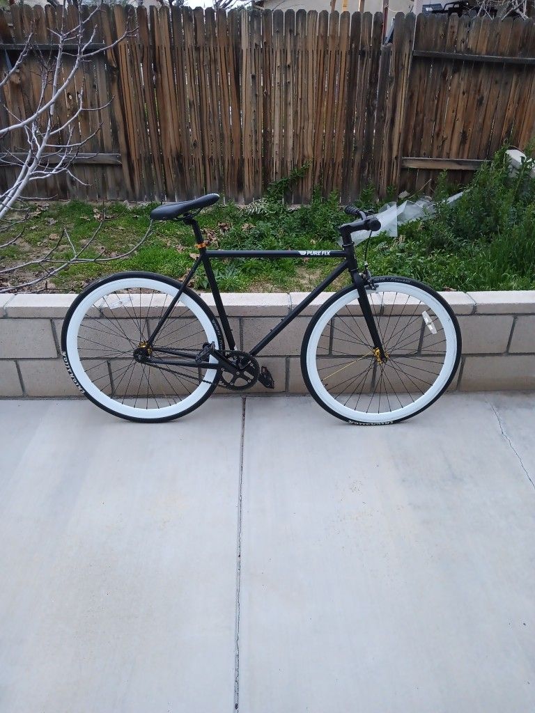 For Sale Pure Fix FIXIE Used But Still Like New Condition. Please See Pictures And Read Details Carefully.