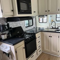 2011 Forest River Blue Ridge 3125RT Fifth Wheel RV trailer