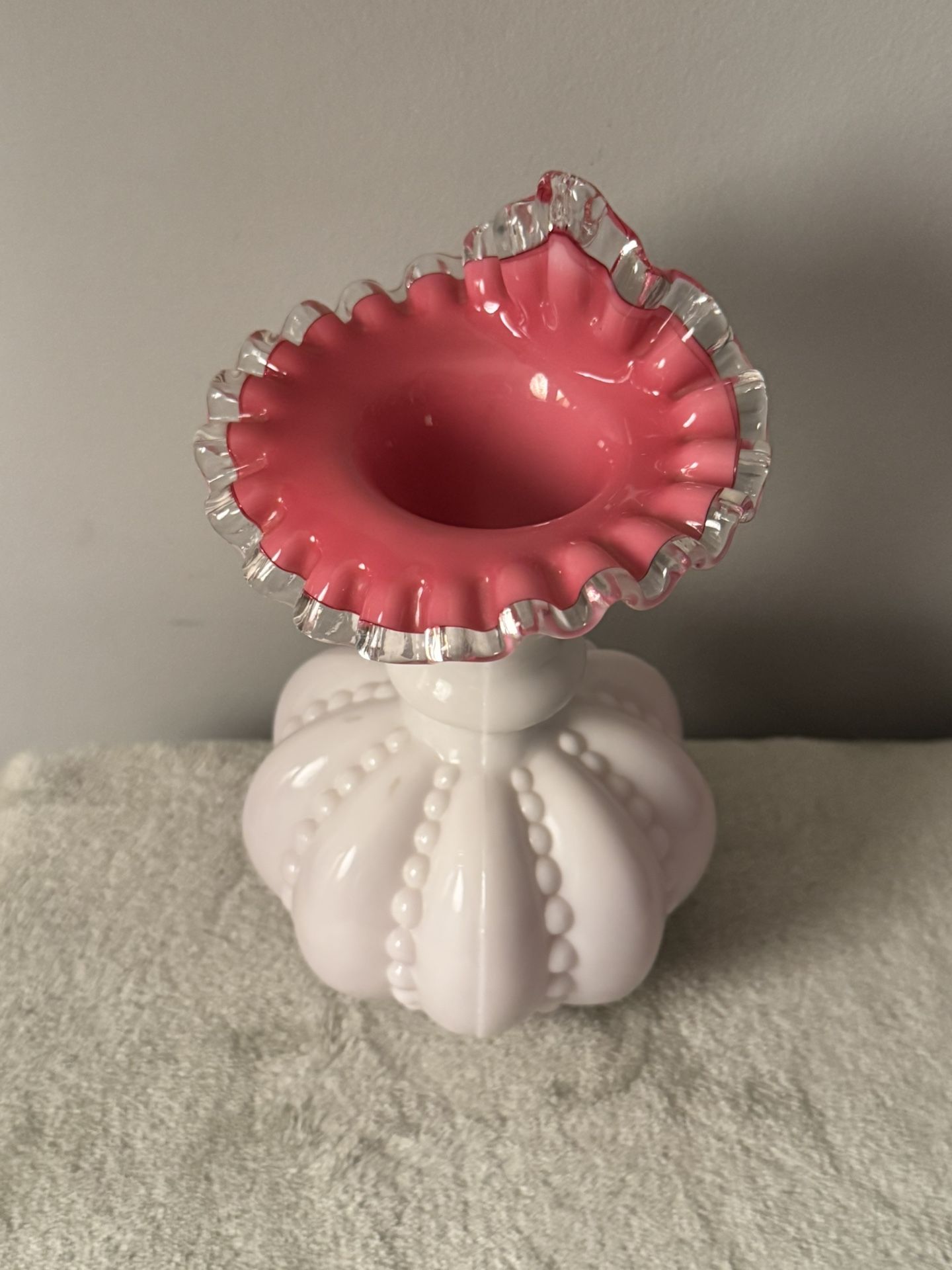 7 1/2 Fenton Melon Peach Milk Glass Jack In The Pulpit Ruffle Top Vase Vintage