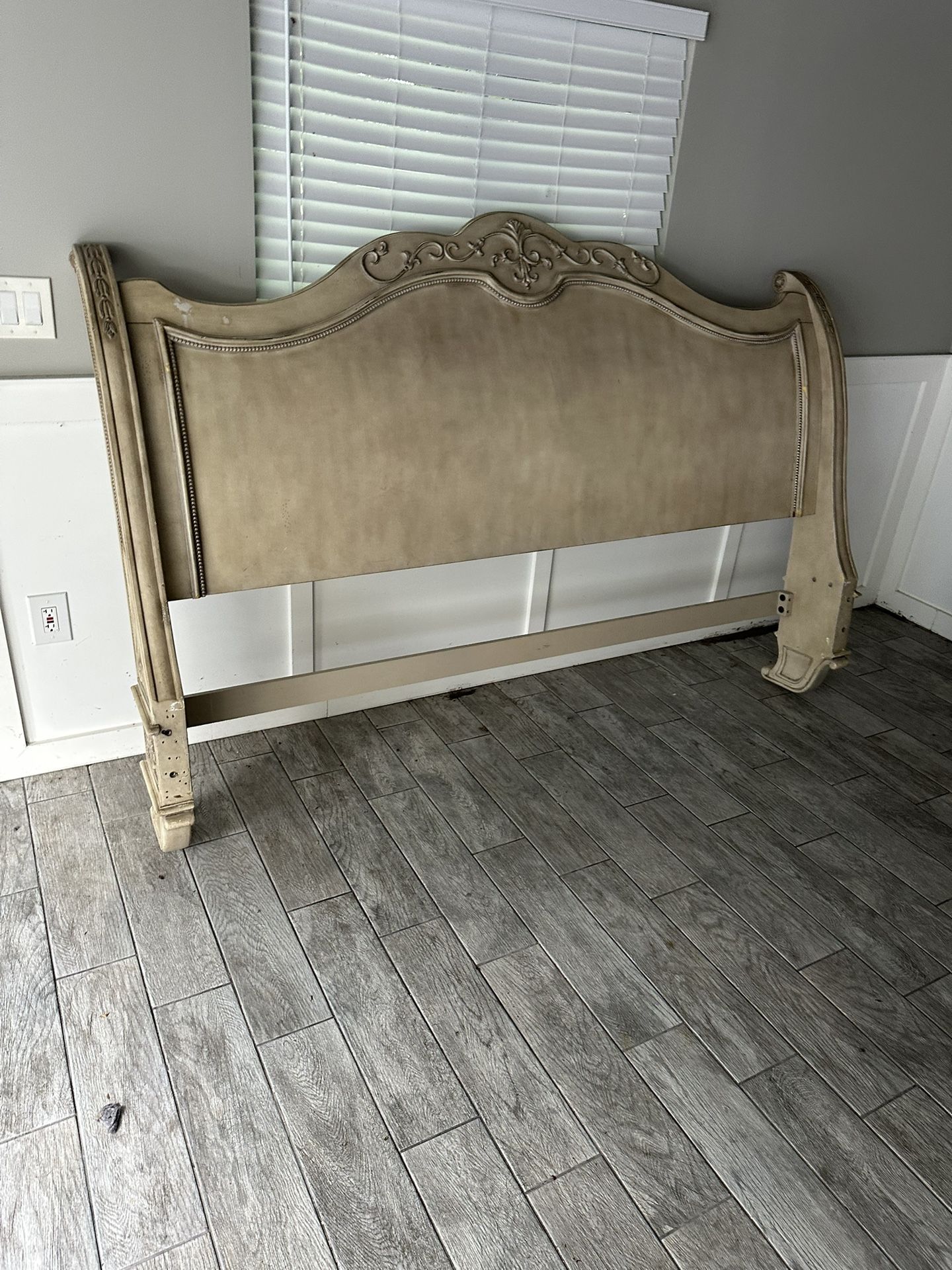 King Bed Solid Wood (great Quality)
