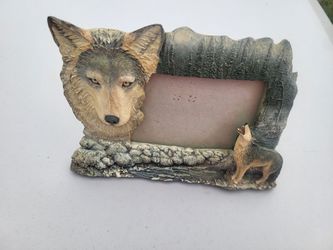 porcelain 3D wolf frame approx 7x9"