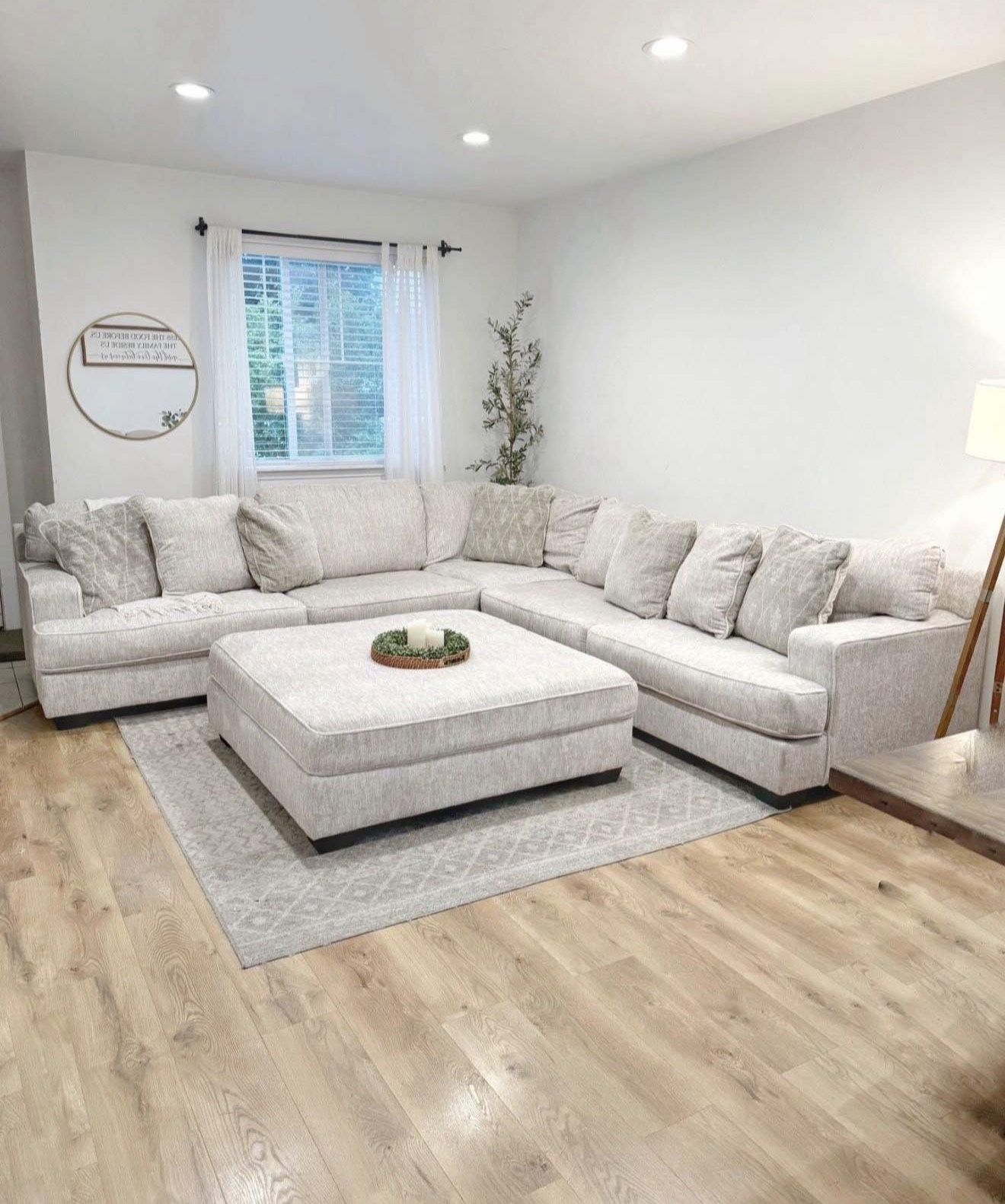COZY Sectional Couch With Ottoman
