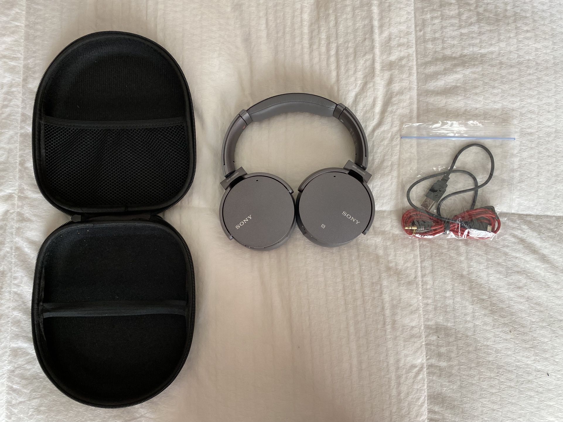Somy MDR-XB950N1 Wireless Noise Canceling Headphones 