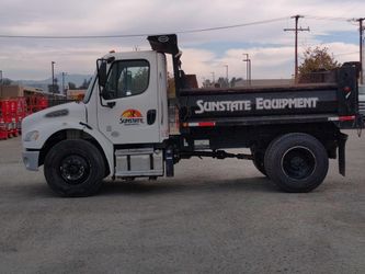 2017 Freight liner M2106