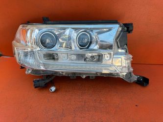 2016 - 2021 TOYOTA LAND CRUISER RIGHT PASSENGER SIDE HEADLIGHT OEM
