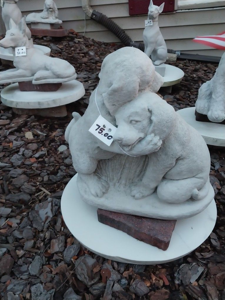 Garden Concrete Dogs Statue 15x14 Inch