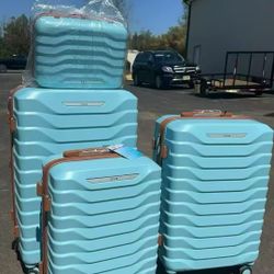 New In Box 4- Piece Luggage Set,Lightweight Durable PC Hardshell Travel Suitcase Set（#14#20 #24 #28）