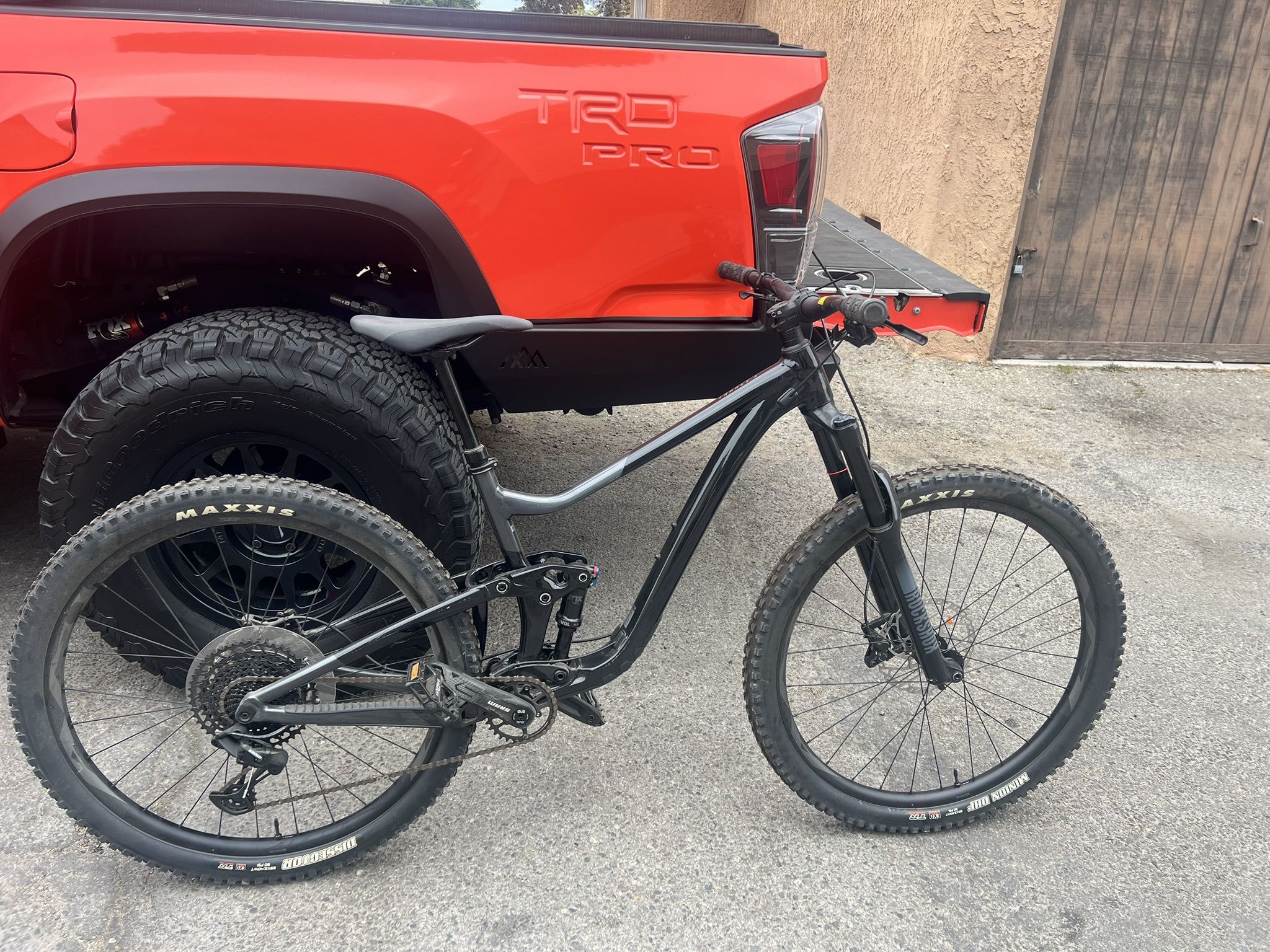Trance X Mountain Bike