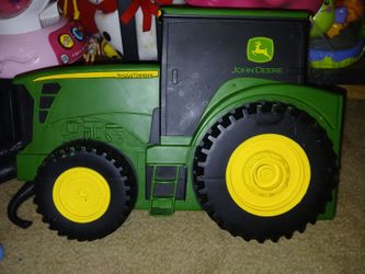 Tomy Ertl JOHN DEERE Plastic Tractor Carry Case