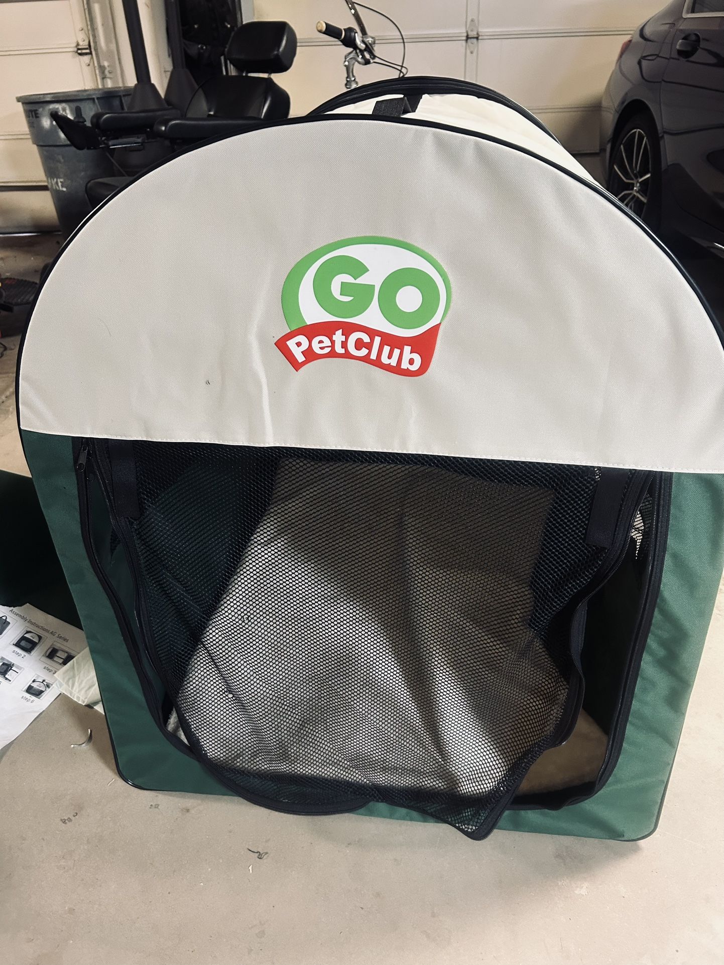 PETCO LARGE BREED PORTABLE KENNEL