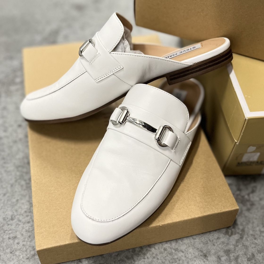 White Leather Steve Madden Mules (size W7)