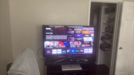 Flat Screen Smart TV with Stand 50”