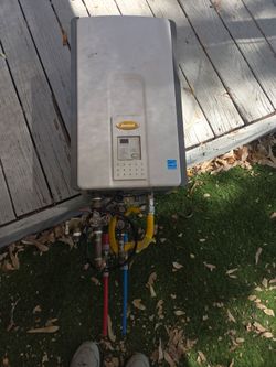 Tankless water heater by jacuzzi/rinnai