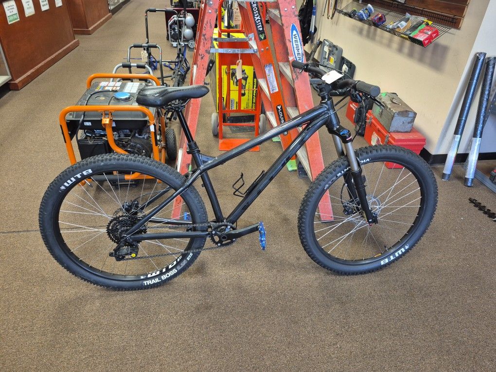 Vitus Ridemore Nucleus 27" Mountain Bike Bicycle With Seat Adjuster