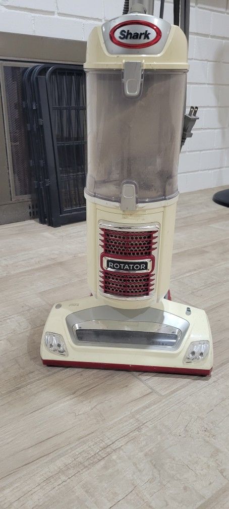Shark Vacuum Cleaner 