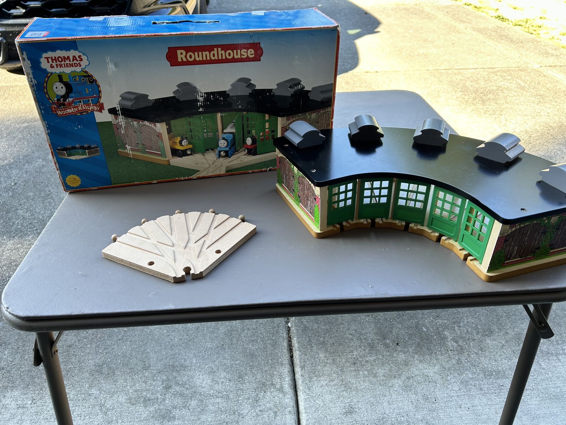 Thomas The Tank Engine Roundhouse With Box 2005