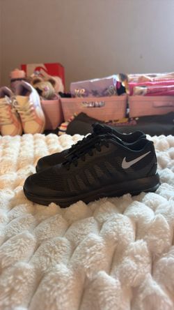 Nike Black Low-Top Sneakers
