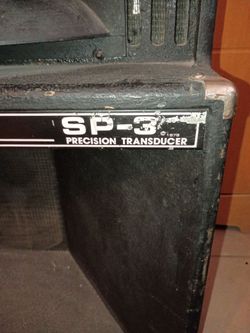 Peavey sp 3 speakers. Pair.