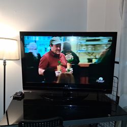 ( Read full post 4 price )LG TV with Remote