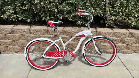 Collector Minnie’s Mouse Cruiser