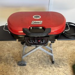 Coleman RoadTrip 285 Portable Stand-Up Propane Grill with 3 burners foldable camping tailgate