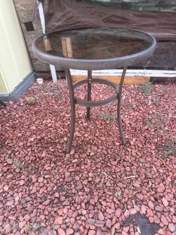 Round Glass Top Patio Side Table – Outdoor Accent Table