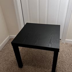 20”x20”- Height 18” Black End Table. Like New. Excellent Condition 