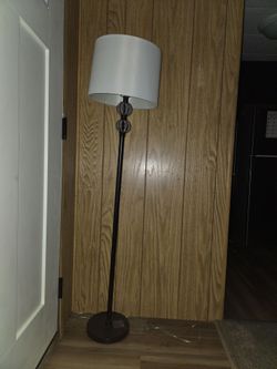 Tall standing lamp